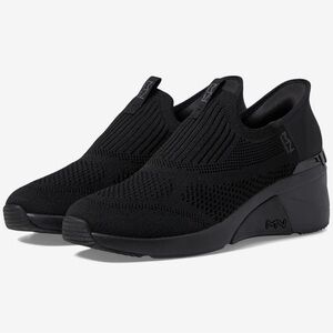 Skechers Slip-On Knit Wedge Sneakers in Black Sz 8 New (box included)